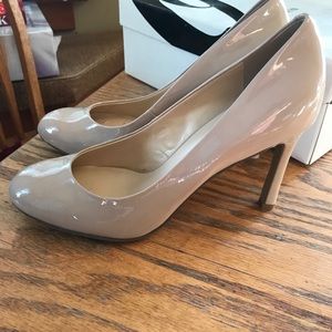 Nine West nude heels size 7 *never worn*